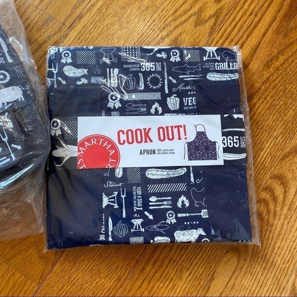 Martha Stewart Other - NWT Martha Stewart apron and grill station non stick pan 9x11 BBQ